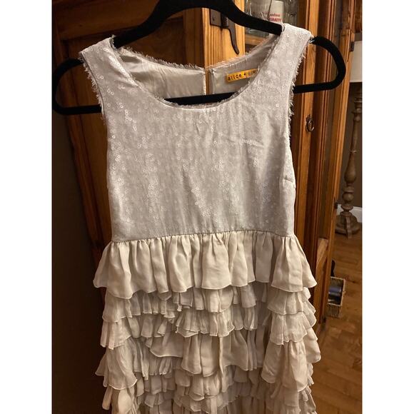 Alice + Olivia sequenced Cream Silk ruffled sleevless dress size small - Picture 4 of 10